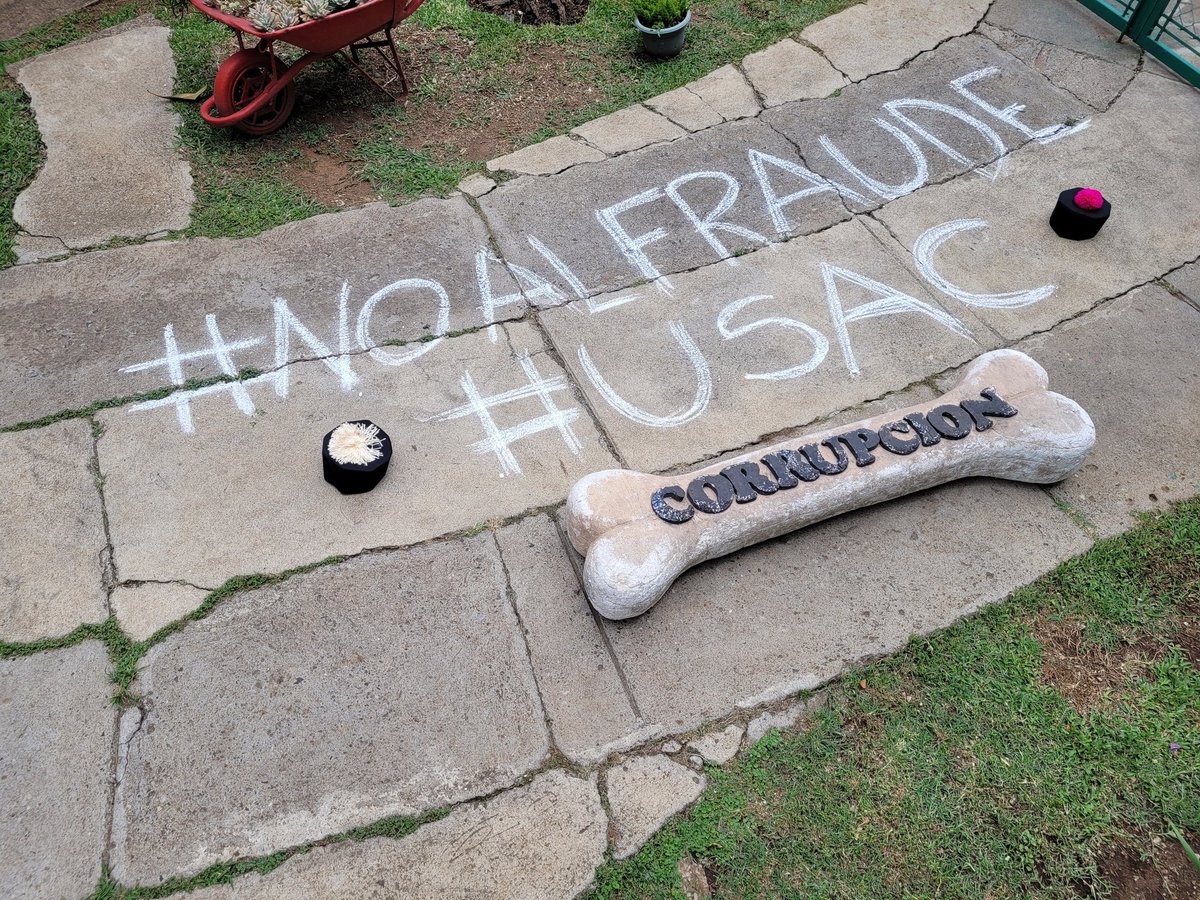 Desde nuestra trinchera con la marcha por la Dignidad y la Autonomía de la Universidad de San Carlos. Unámonos todos desde nuestros espacios! Porque fui, soy y siempre seré SANCARLISTA. El hueso más famoso #Usac #NoAlFraude #MarchaPorLaDignidad #ElFraudeSeCae #FueraMazariegos