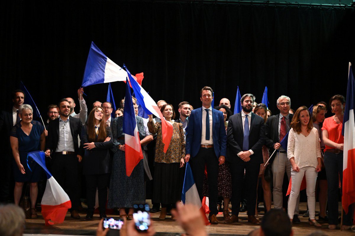 PESSOARaphael42's tweet photo. @JThizy @UbOliver @G_Peltier @MaylisPerrot @SophieRobert_ C'était super jérémy, merci pour cette soirée magique aux côtés de Guillaume Peltier https://t.co/fV37qCiXpW