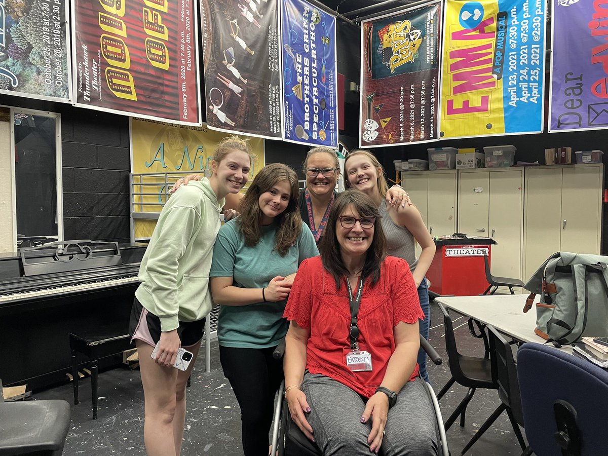 EducateEH's tweet photo. Last day pics! #theEASTway Love you kids! https://t.co/vZukTPEilI