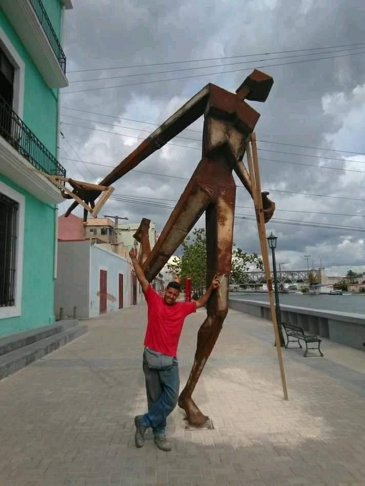 CNAPCuba's tweet photo. 🎉El artista visual Ictiandro Rodríguez,miembro del Taller de  Lolo en Matanzas  y autor de la obra "El pescador popular" de #Dedelmu en la  #14BienaldeLaHabana,estuvo ayer de aniversario.Desde el CNAP le hacemos llegar cálidas felicitaciones
#IctiandroRodríguez    #CubaEsCultura https://t.co/X4WAarlKEd