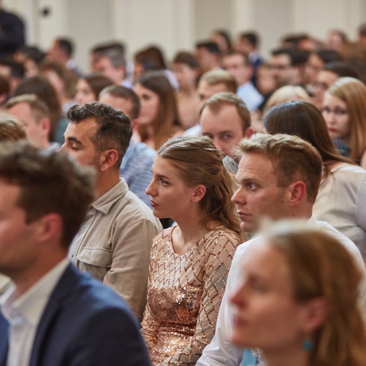 «Sie haben Grossartiges geleistet, gehören nun zur fachlichen Elite – und stehen damit am Beginn einer beruflichen Karriere», gratulierte Herbert Mattle veb.ch-Präsident den erfolgreichen Absolvent*innen. Video/Fotos demnächst auf zahlenmeister.ch/erfolge2022 zu sehen.