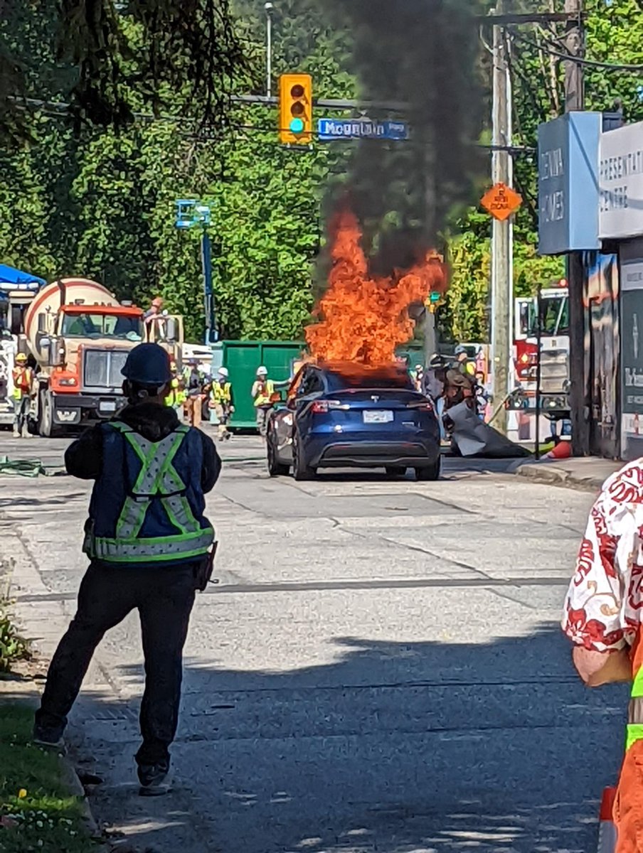 Watched a @Tesla catch on fire this morning. As soon as it started smoking the electrical system locked trapping the guy inside. Luckily construction workers broke the window so he could escape. Neat feature