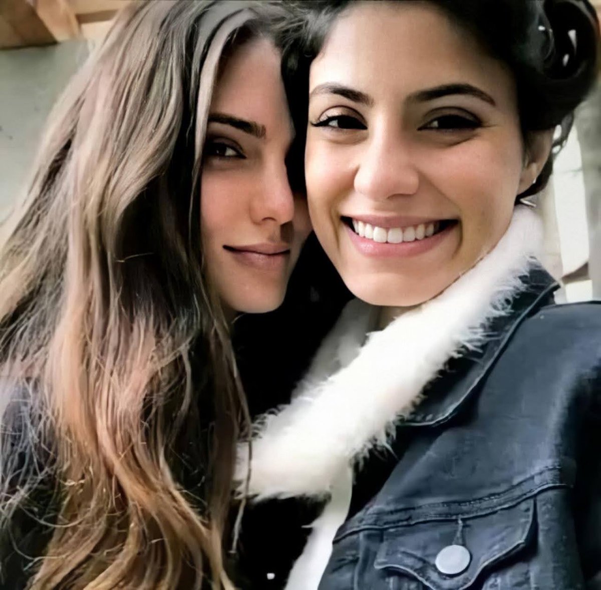 JuliantinaLGBT's tweet photo. cuando éramos felices y no so sabíamos... 😭 https://t.co/kWqoYaxVsi