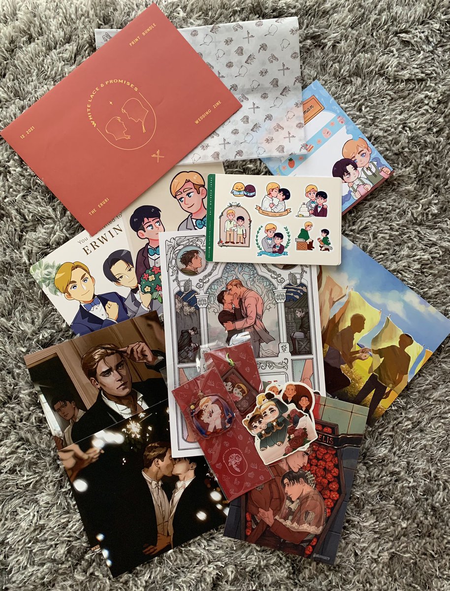 delilahblye's tweet image. It's here and it's so beautiful it makes me tear up at every page! Thank you @eruri_wedding and all the artists and writers for making such a heartwarming project. I'm going to cherish it like nothing else before. ❤️