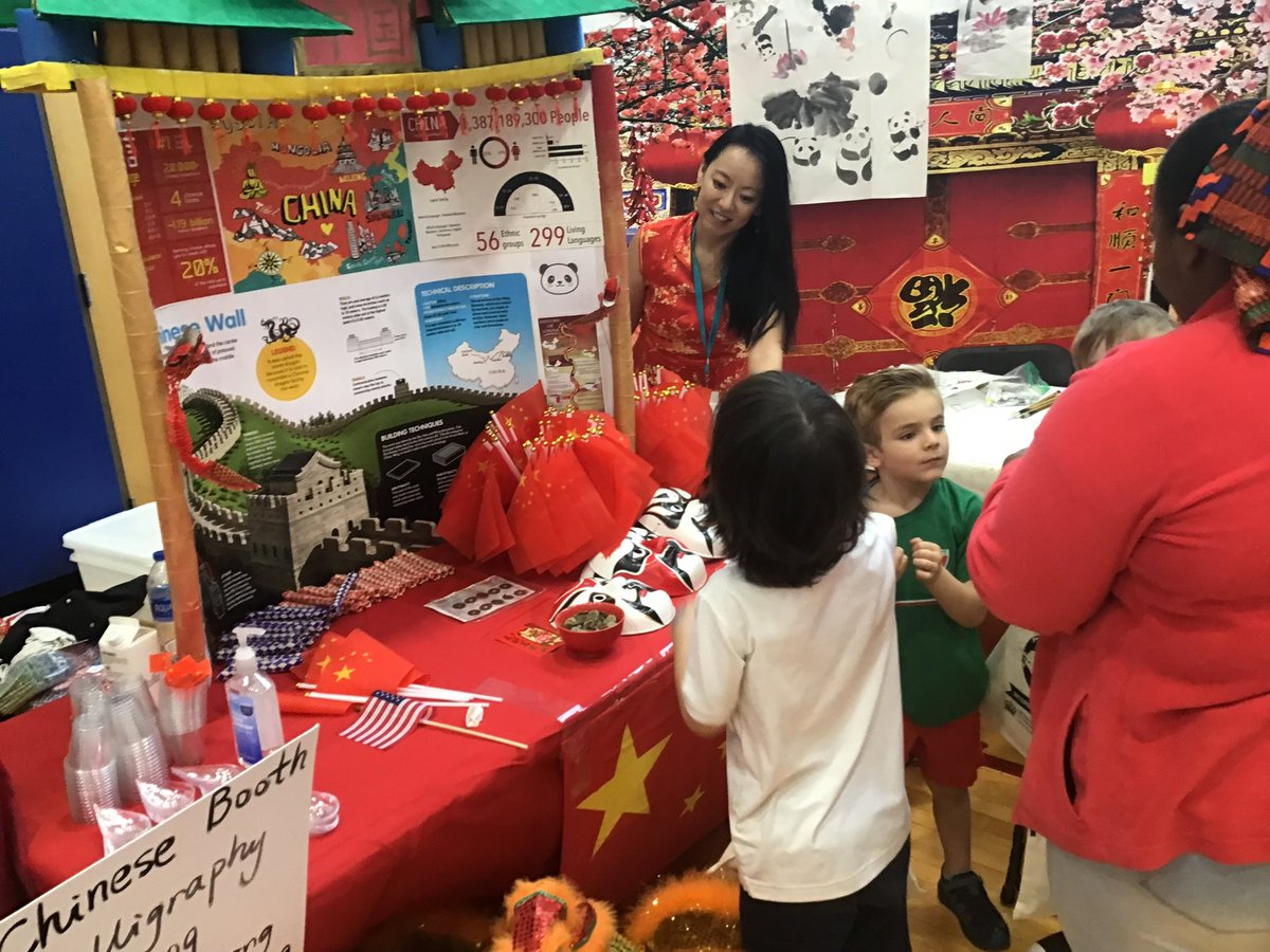 BISCLPReception's tweet photo. The #DaringDeer class had lots of fun celebrating ours and others heritage on International Day! What fun! #wherearewefrom? #exploringandlearning @BISCLincolnPark #InternationalDay https://t.co/2fWrWBclxk