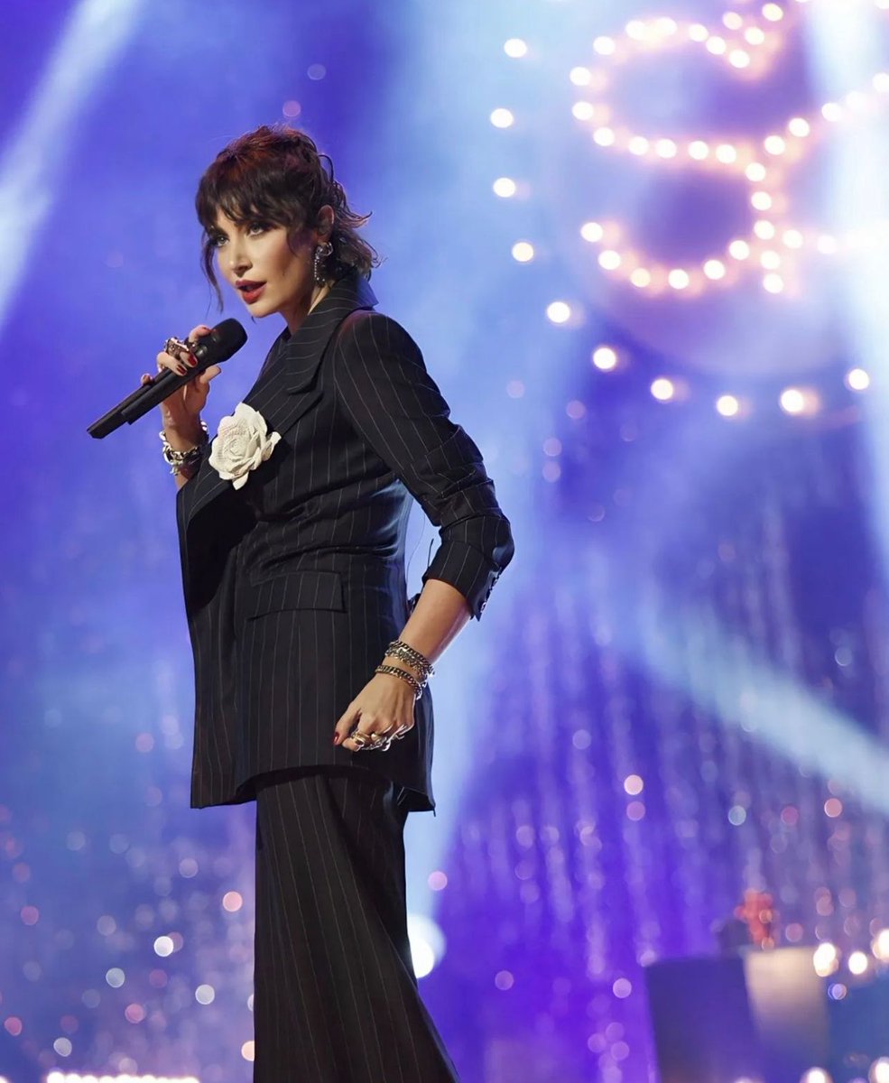 şarkıcı tevazu...