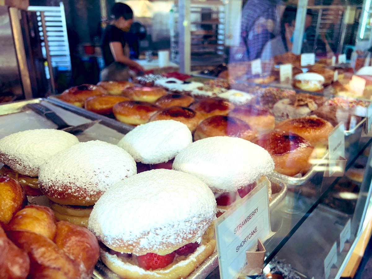 @skatzhyman U know where i went, & delivered to the hardworking volunteers for #BikeToWhereverDay 2022 with @sfbike 🚲🍩💗🥰