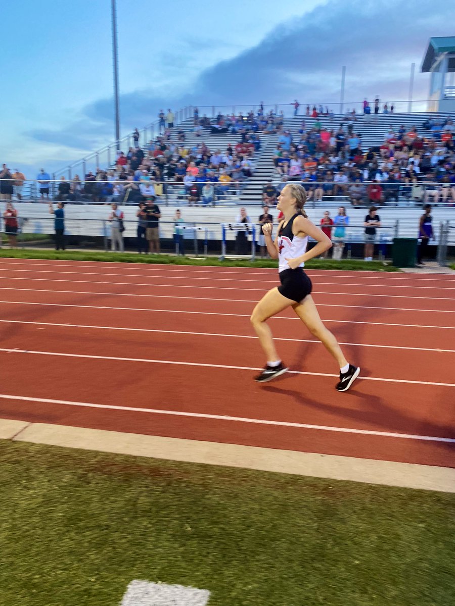 mlhuseman's tweet photo. All 3 girls in the 800 finished the night with a PR! Hadley Kelemen, Anna Hawk, and Olivia Bakker finishes🥇!! https://t.co/WeXtXFll6w