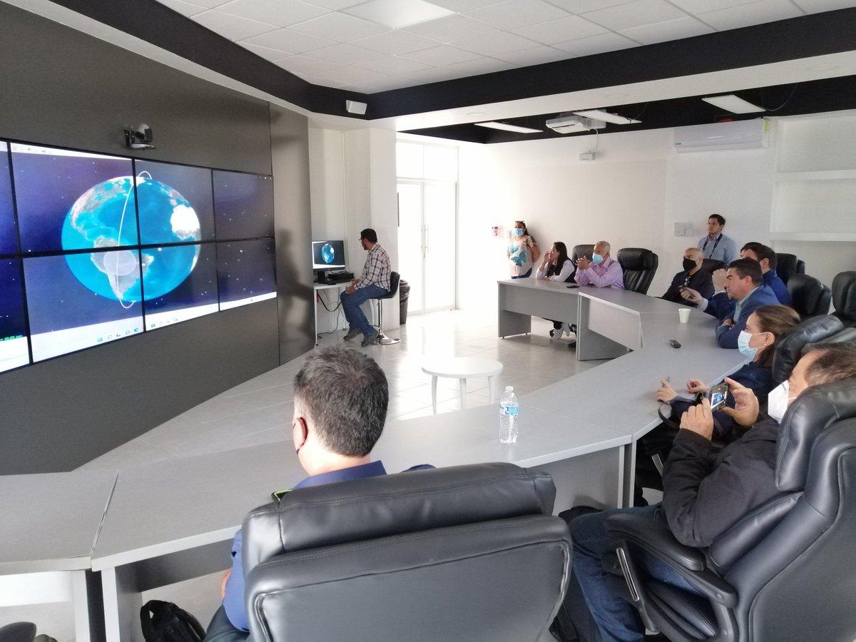 CITNOVA's tweet photo. Continúan las actividades de #ProspectaAméricas2022 donde los #Científicos que participaron como panelista en este foro internacional, realizan un recorrido por las instalaciones del #PCYTH con la finalidad de conocer los proyectos que se impulsan desde el #Citnova. https://t.co/3HHTbBzwY2