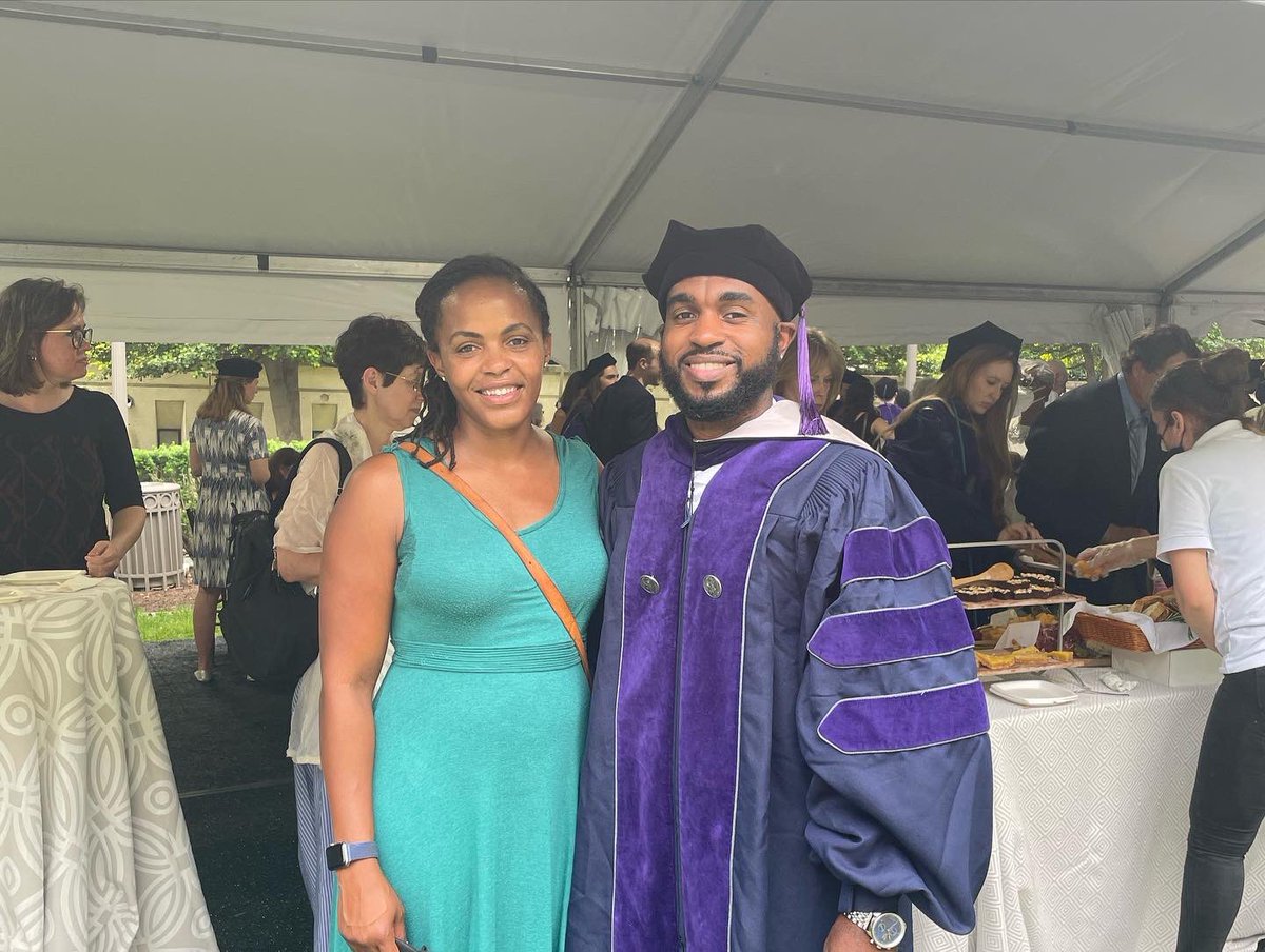 aplerhoples's tweet photo. Congratulations to my law fellow Julian Hill on his LLM and my law students on their JDs! @GeorgetownLaw #hoyalawyas https://t.co/PqZ2gLLjvT