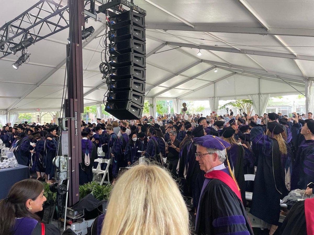 aplerhoples's tweet photo. Congratulations to my law fellow Julian Hill on his LLM and my law students on their JDs! @GeorgetownLaw #hoyalawyas https://t.co/PqZ2gLLjvT