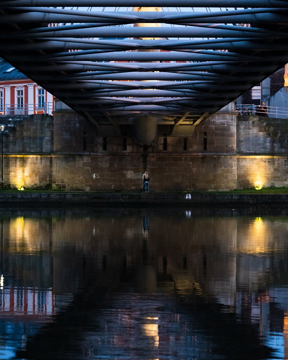 iscollapp's tweet photo. bridges #streetphotography https://t.co/7uZwCQGsXV