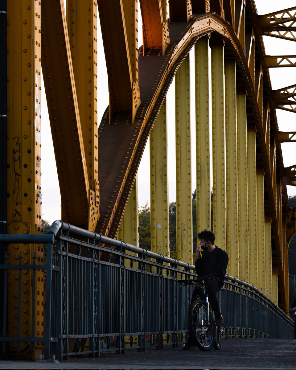 iscollapp's tweet photo. bridges #streetphotography https://t.co/7uZwCQGsXV