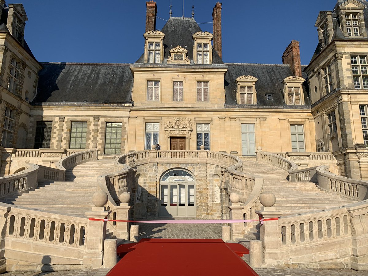 🏰🇫🇷 Ce soir, plaisir d’assister à l’inauguration de l’escalier en fer-à-cheval restauré du <a href="/CFontainebleau/">Château de Fontainebleau</a>, chantier auquel <a href="/TotalEnergies_F/">TotalEnergies Foundation</a> à contribué aux côtés de son partenaire la <a href="/fond_patrimoine/">Fondation du patrimoine</a>. Il est magnifique ! 🤩 Bravo aux artisans qui ont rendu cela possible !