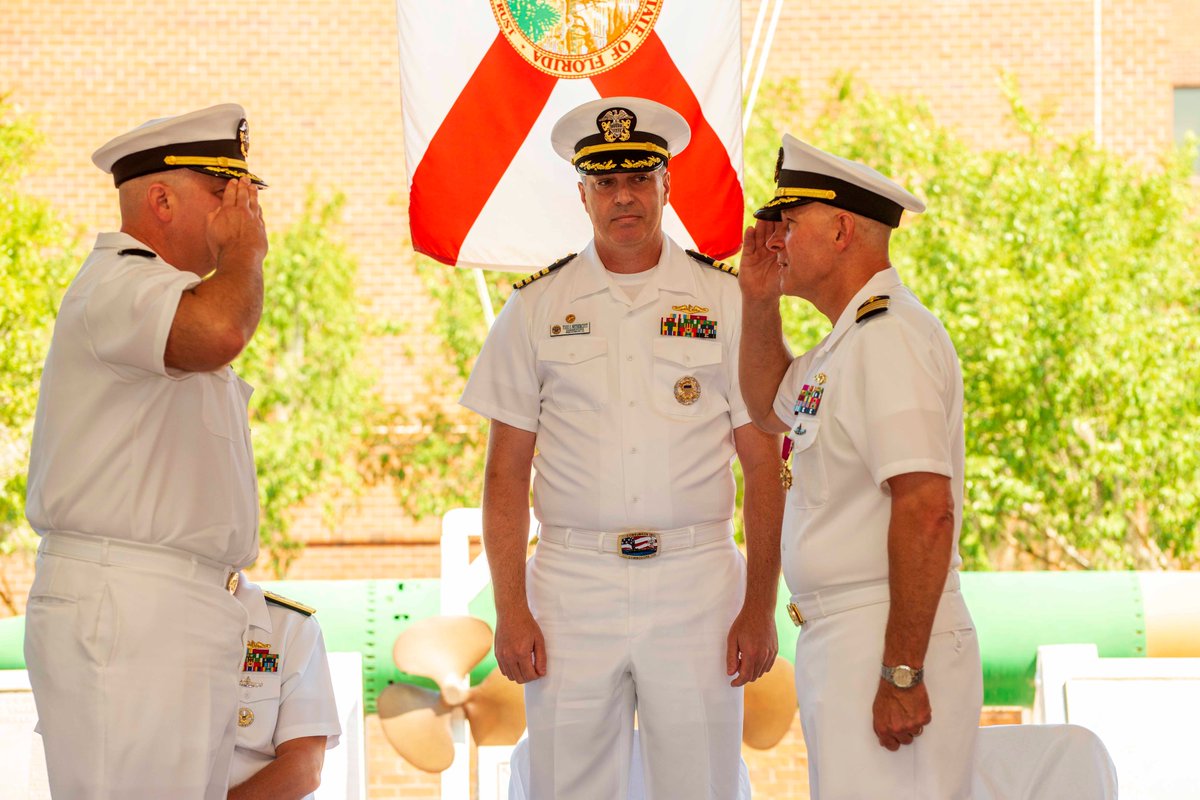 SUBGRU10's tweet photo. Fair winds &amp; following seas to Capt. Theron Davis, who turned command of the Ohio-class guided-missile #submarine USS #Florida (SSGN 728) over to Capt. John Roussakies yesterday in a ceremony held @NSB_KingsBay. Read more here: https://t.co/WLjs7jMbIq #USNavy https://t.co/SOS7DdnN03