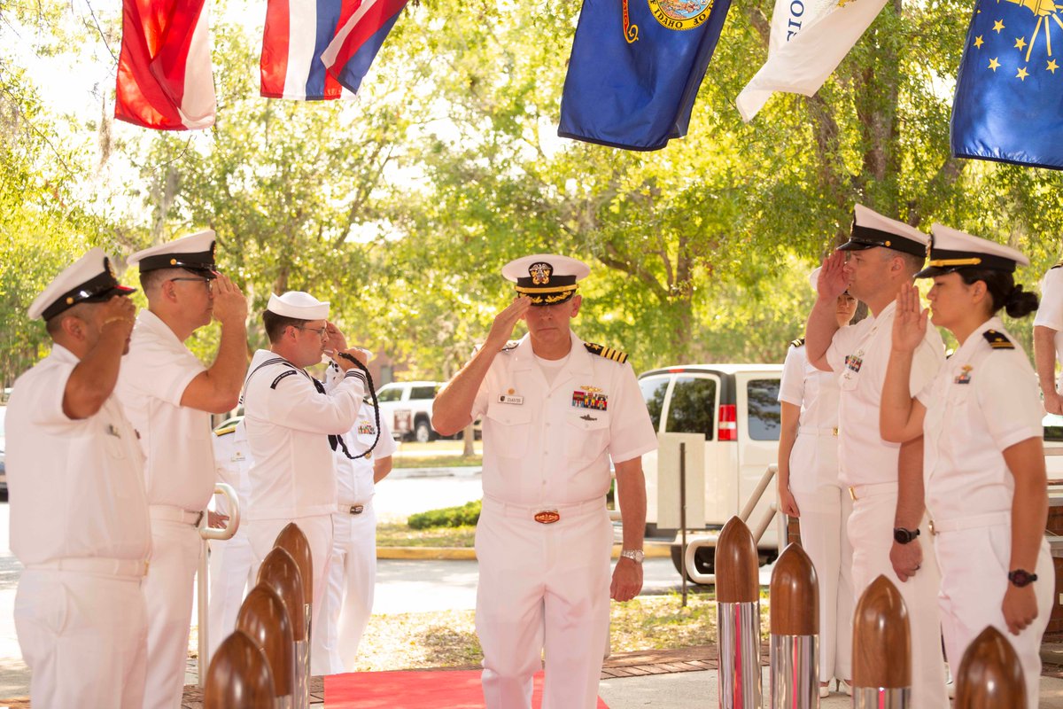 SUBGRU10's tweet photo. Fair winds &amp; following seas to Capt. Theron Davis, who turned command of the Ohio-class guided-missile #submarine USS #Florida (SSGN 728) over to Capt. John Roussakies yesterday in a ceremony held @NSB_KingsBay. Read more here: https://t.co/WLjs7jMbIq #USNavy https://t.co/SOS7DdnN03