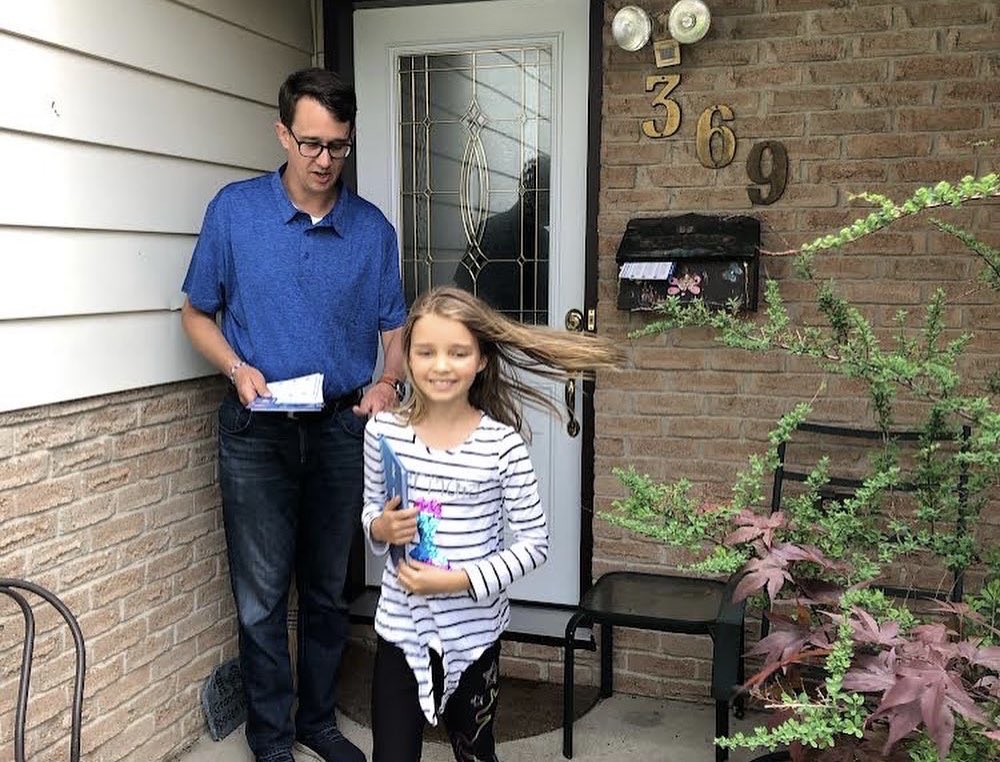 MonteMcNaughton's tweet photo. Busy morning with Annie and @ontariopc volunteers knocking on doors and putting up lawn signs in Strathroy!

I'll always have the backs of the hardworking women and men across Lambton-Kent-Middlesex.

We're #GettingltDone for Southwestern Ontario. #ONpoli https://t.co/BEbNytbqYJ
