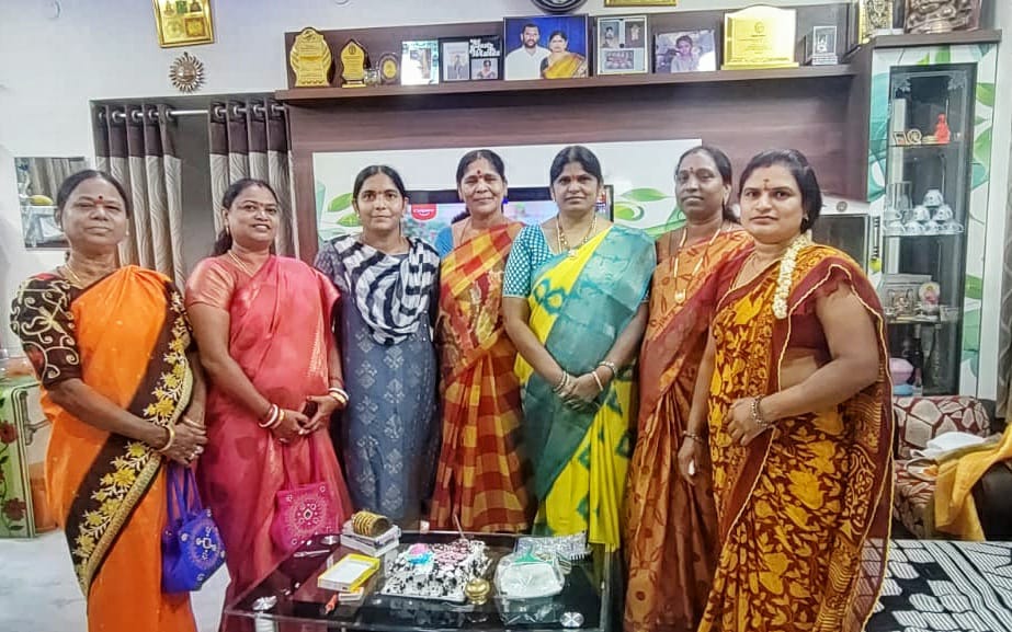 KUR_BRS's tweet photo. Birthday celebrations of Corporator.
#136divisioncorporator #Neredmet #kothapally #kothapallymeenaupendarreddy https://t.co/TT5m1a3iGm