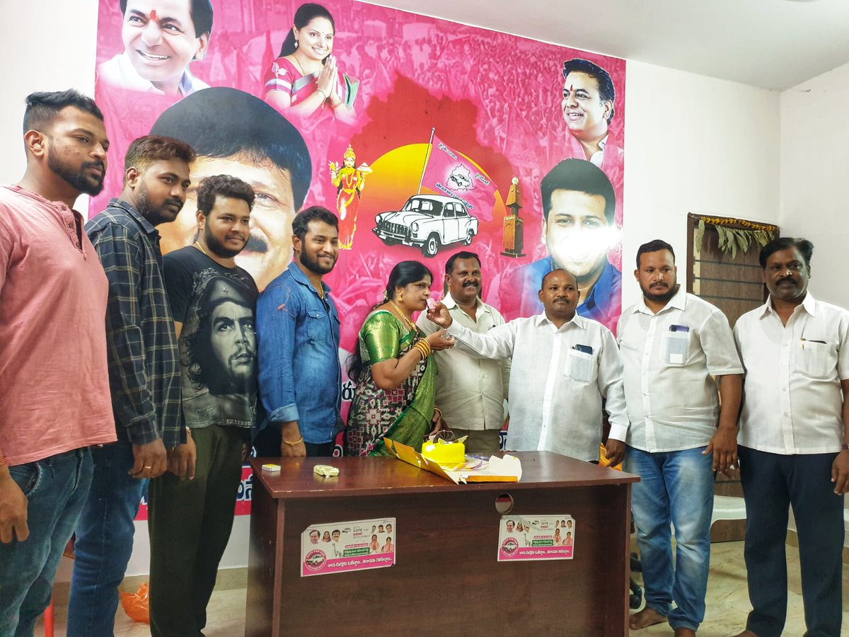 KUR_BRS's tweet photo. Birthday celebrations of Corporator.
#136divisioncorporator #Neredmet #kothapally #kothapallymeenaupendarreddy https://t.co/TT5m1a3iGm