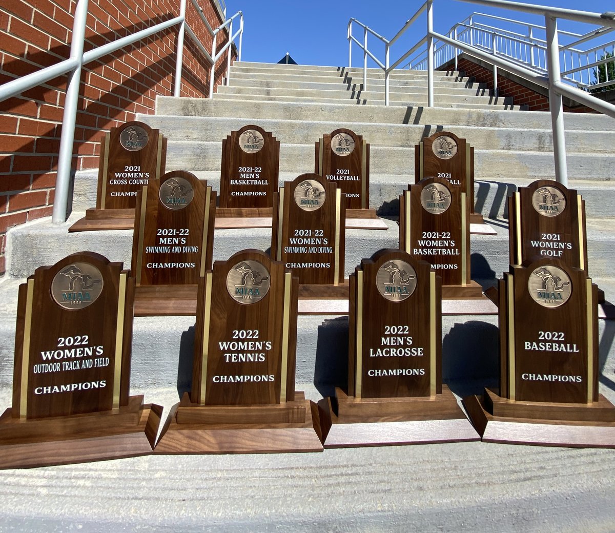 An amazing 2021-22 indeed. Our 38th MIAA Commissioner's Cup as well as 12 MIAA regular-season championships. Way to go Hope! #BeStrongBeTrue

 athletics.hope.edu/general/2021-2…