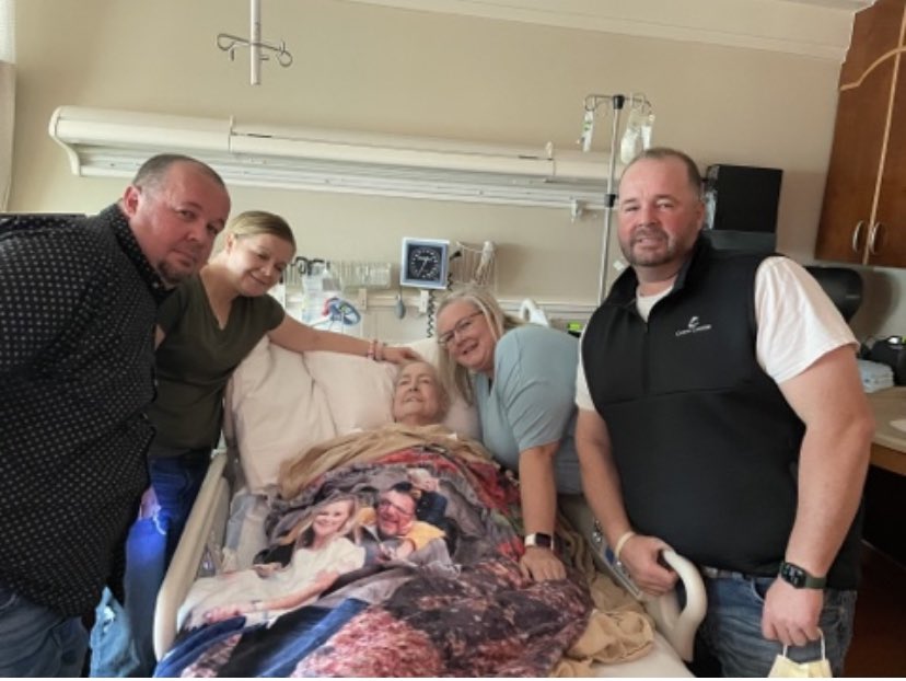 codyking111's tweet photo. @975Hans it’s my moms birthday today.  She is a year and a half into her battle with cancer.  She had a little bad news yesterday and I want to cheer her/the family up.  Any chance we could get a happy birthday for her on air today?  Her name is Debra King.  Thank you guys. https://t.co/NpWZbjUfpx