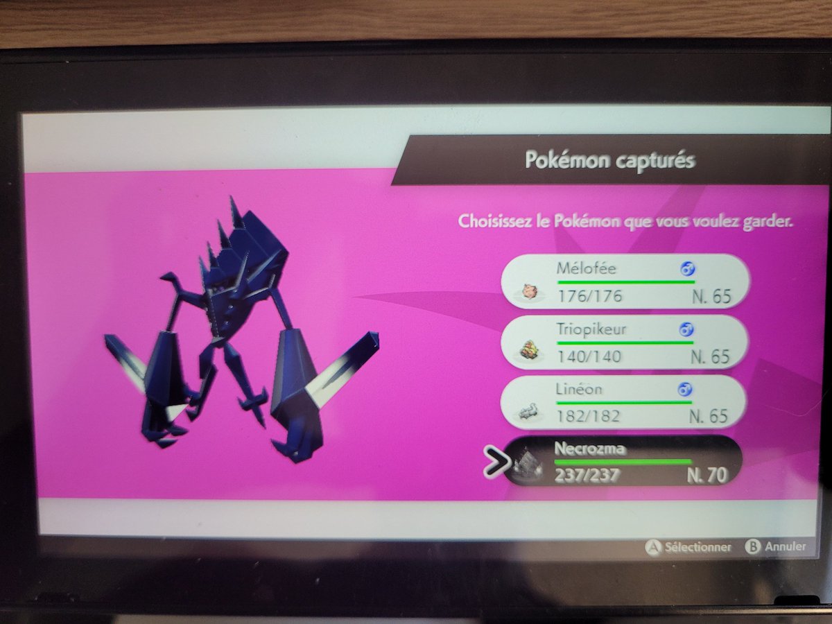 En expédition pour aider <a href="/Shyzera_/">⭐️ Shyzera_ 🔥🚒</a>  il me le manquait encore je suis grave content et il compte pour le #CommunityDexFR <a href="/Projet_CSLD/">Community Shiny Living Dex</a>