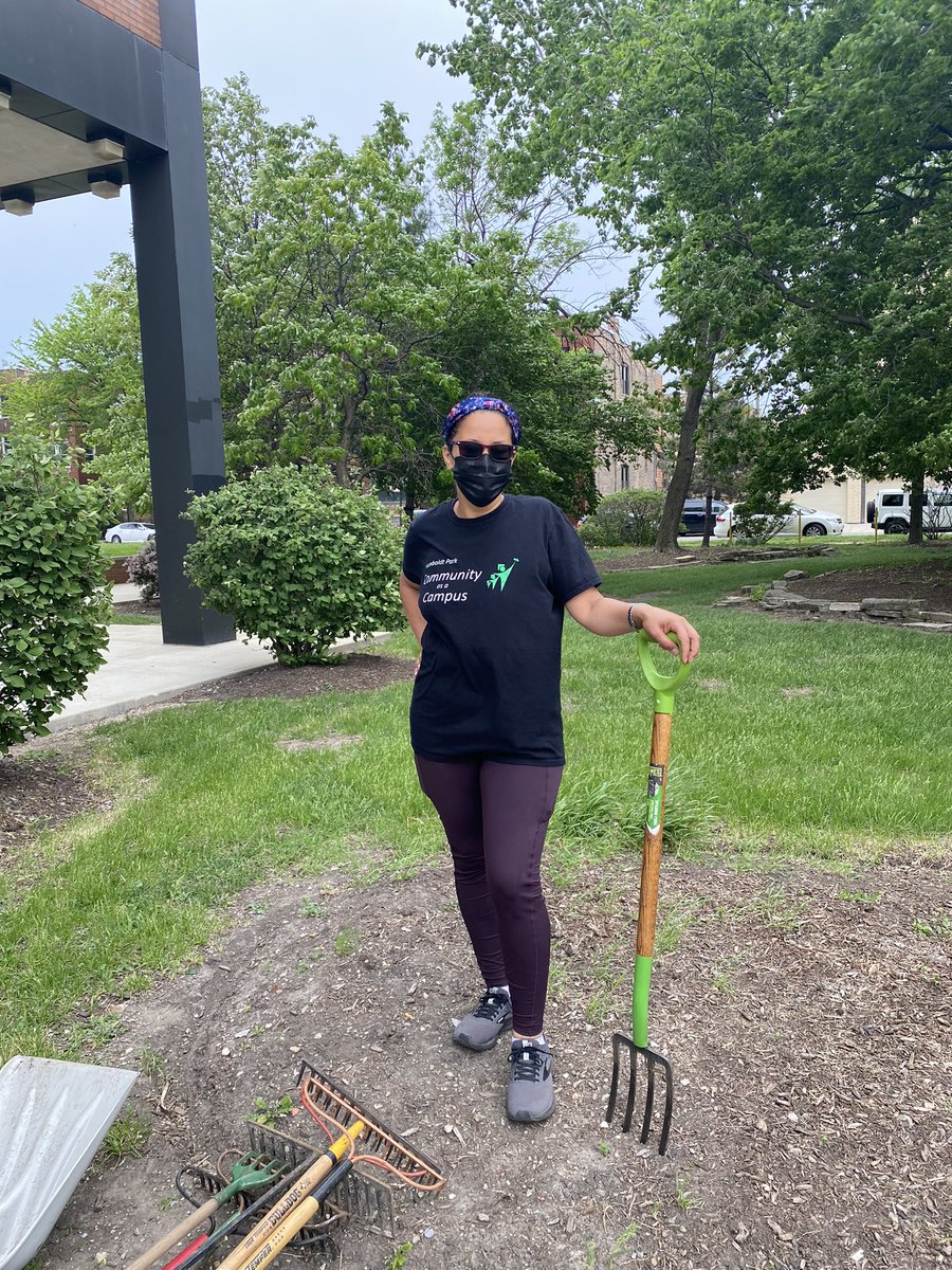 CLXchange's tweet photo. “Get into Nature and the Power of healing” with Juanita, #parentleader and Brenda with @cps_face @clementeserves! It’s about parents wellness and healing through gardening as part of #chicagolearningdays #remakedays! Find your events via https://t.co/2oaoeBQtfB https://t.co/4kkIcQIkYi