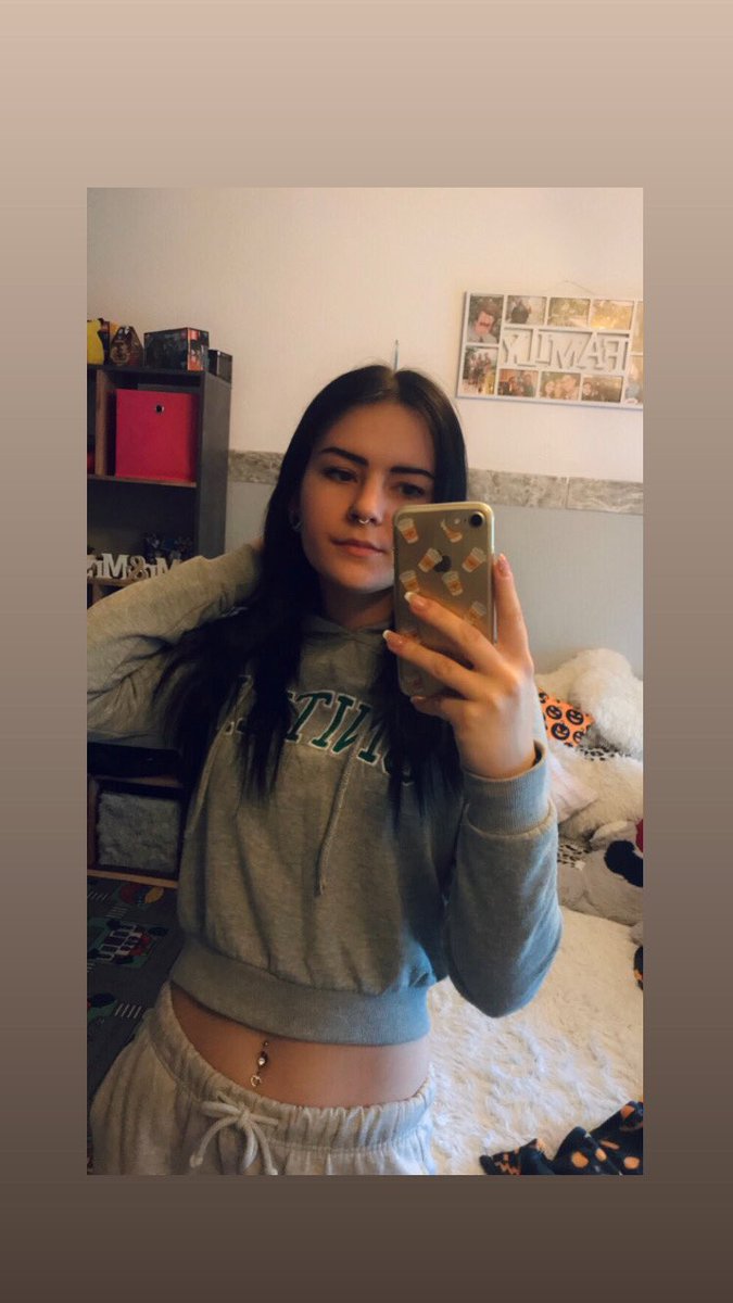 nunusbabe01's tweet photo. Kövess instán: @blckxryvia001 
És este live ,ha szeretnétek☺️😇 https://t.co/hfhOcJWqFQ