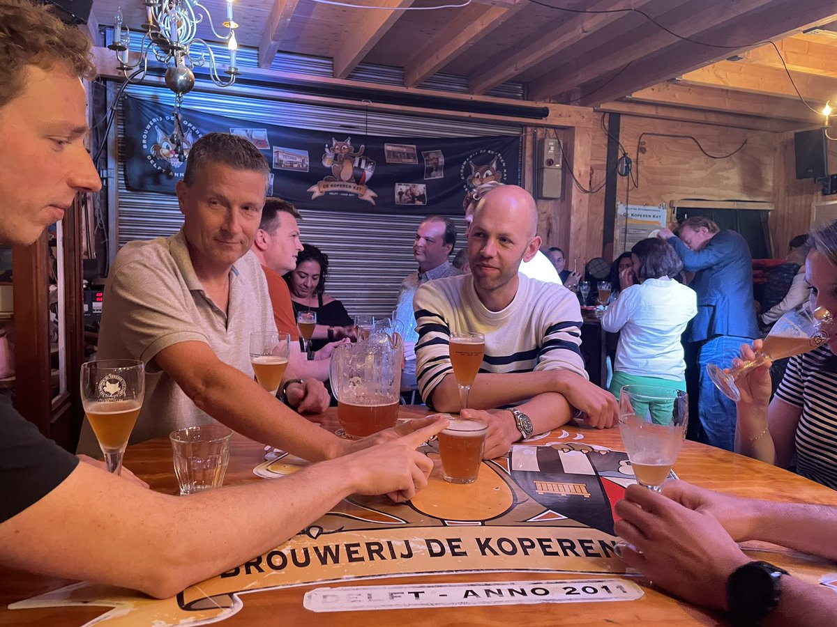 Vrijdagmiddag borrel <a href="/dekoperenkat/">De Koperen Kat</a> #fun #weekendvibes
