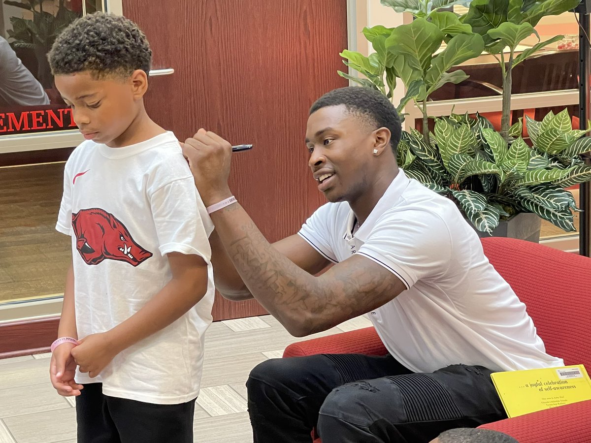 MrDevoBuckets's tweet photo. DEVOted Reading Program has launched!!📚 https://t.co/vl8F0MX0vI