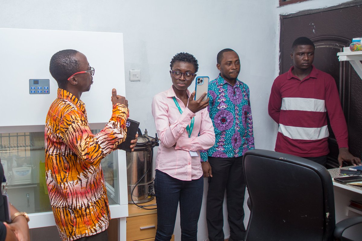 gbip_iau's tweet photo. We toured our partner @TractilisBio facilities with @ghBritish IAU team &amp; met PhD student @EmmanuelOsisio2 &amp; scientist @Rosay_Carr who took us through #pathogensequencing, colistin resistance studies and other projects they do. @BandohChristy @KwabenaDuedu @gyamjones @FCDOGovUK https://t.co/MFywbzVdfc