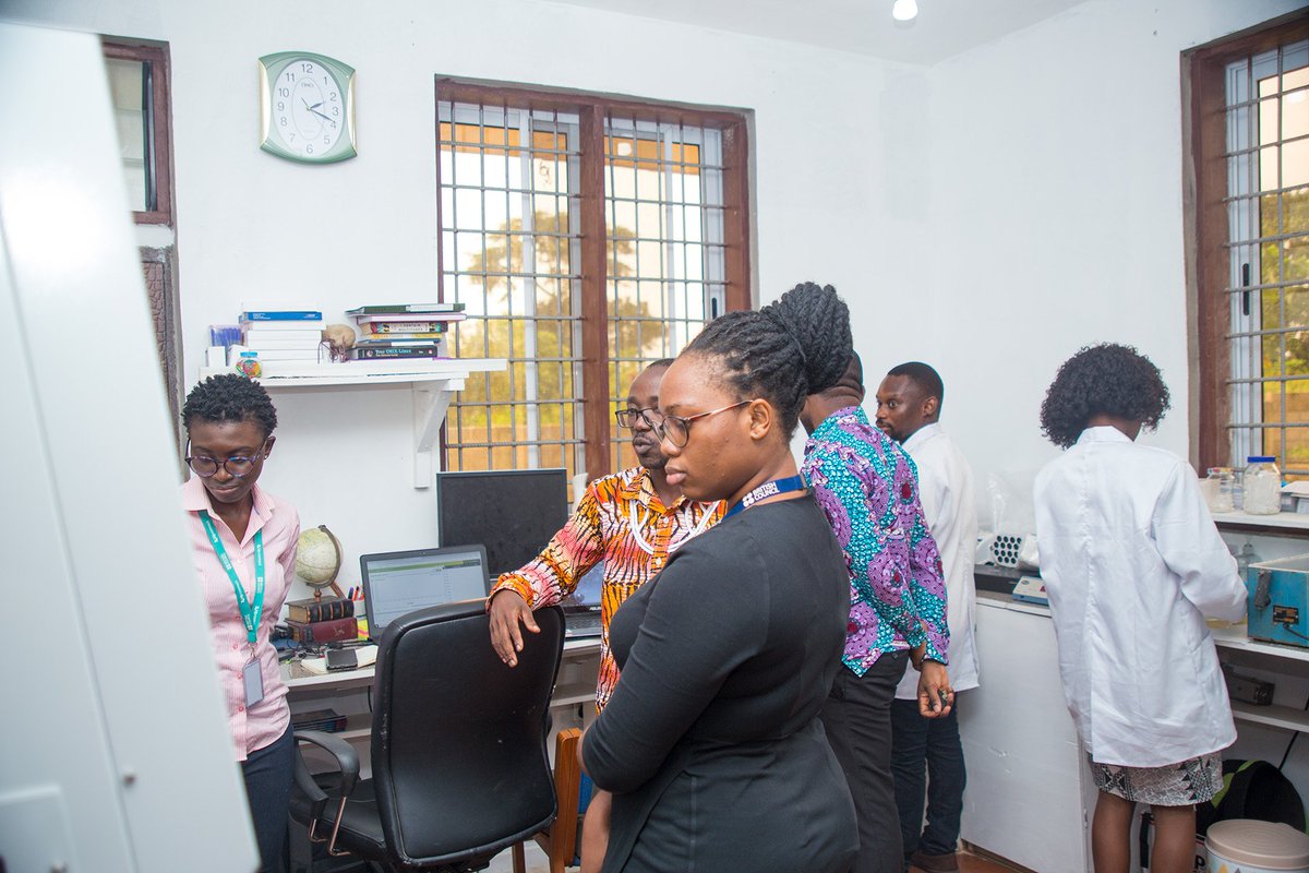 gbip_iau's tweet photo. We toured our partner @TractilisBio facilities with @ghBritish IAU team &amp; met PhD student @EmmanuelOsisio2 &amp; scientist @Rosay_Carr who took us through #pathogensequencing, colistin resistance studies and other projects they do. @BandohChristy @KwabenaDuedu @gyamjones @FCDOGovUK https://t.co/MFywbzVdfc