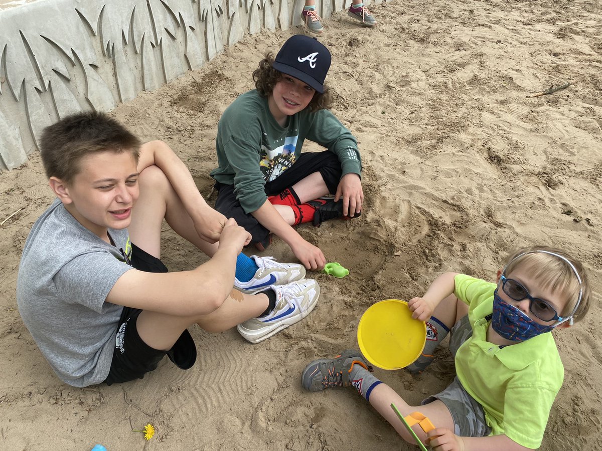 MsFraserHR's tweet photo. We had such a fun time with the Littlest Hoyas yesterday that we decided to spend more time together today! Big Buddies and Little Buddies completed a spring scavenger hunt, and ended up playing at the park! Yay for Spring! @holyrosaryhoyas @WellingtonCath https://t.co/4yXqrYLLa7