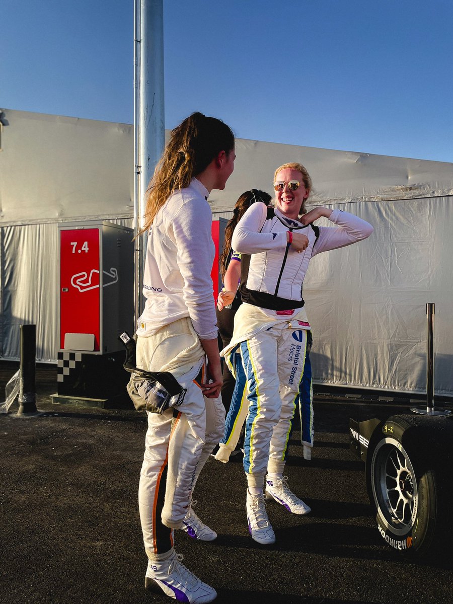 AlpineF1Team's tweet photo. Things we love to see 🥰 This. 

🙌 mega job for @alicepowell and @AbbiPulling in @WSeriesRacing qualifying! P2 for Alice and P3 for Abbi 👊

#SpanishGP #WSeries https://t.co/aZUmp34fs9