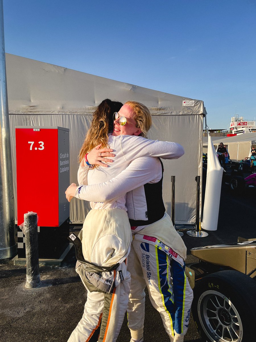 AlpineF1Team's tweet photo. Things we love to see 🥰 This. 

🙌 mega job for @alicepowell and @AbbiPulling in @WSeriesRacing qualifying! P2 for Alice and P3 for Abbi 👊

#SpanishGP #WSeries https://t.co/aZUmp34fs9