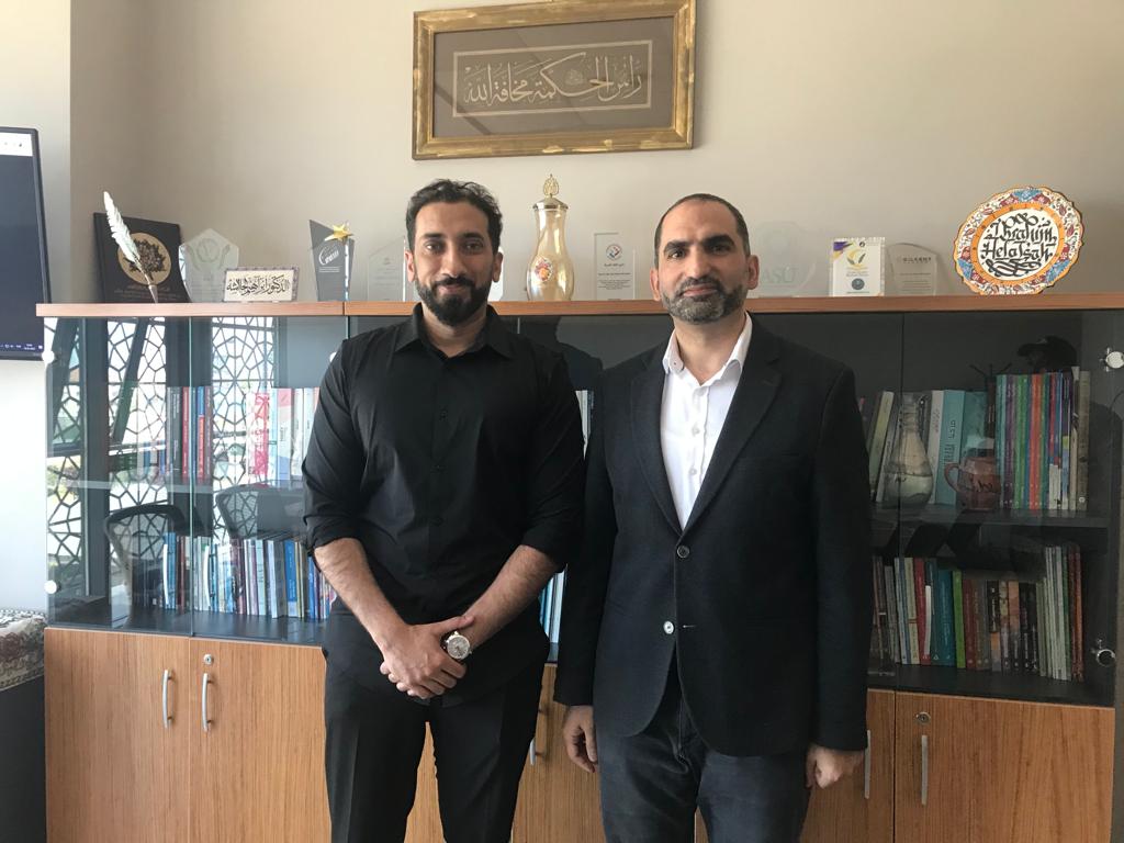 Helalsah's tweet photo. Türk öğrencilerimizin ne kadar akıcı Arapça konuştuklarını gören sevgili Nouman Ali Khan, Amerikan öğrencilerinin de 29 Mayıs Üniversitemizde uygulanan eğitimden istifade etmelerini istiyor. #Arapçaçokkolay https://t.co/s9Hq0hZynL