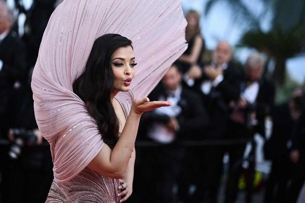Shani_S_'s tweet photo. #AishwaryaRaiBachchan at #CannesFilmFestival https://t.co/Ux6SogdEFS