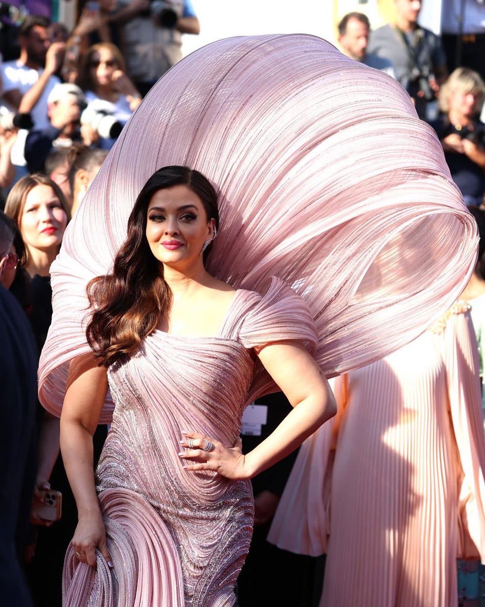 Shani_S_'s tweet photo. #AishwaryaRaiBachchan at #CannesFilmFestival https://t.co/DoqntzSxg8