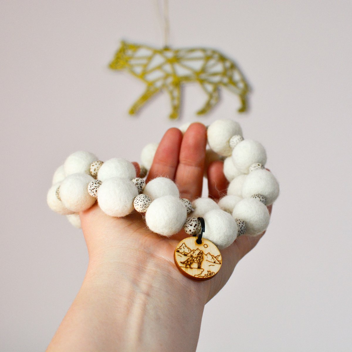 Wedding Collection : The Guinevere ID Collar 💒 

#dogsoftwitter #weddingdog #dogsoftwitter #ukdogs