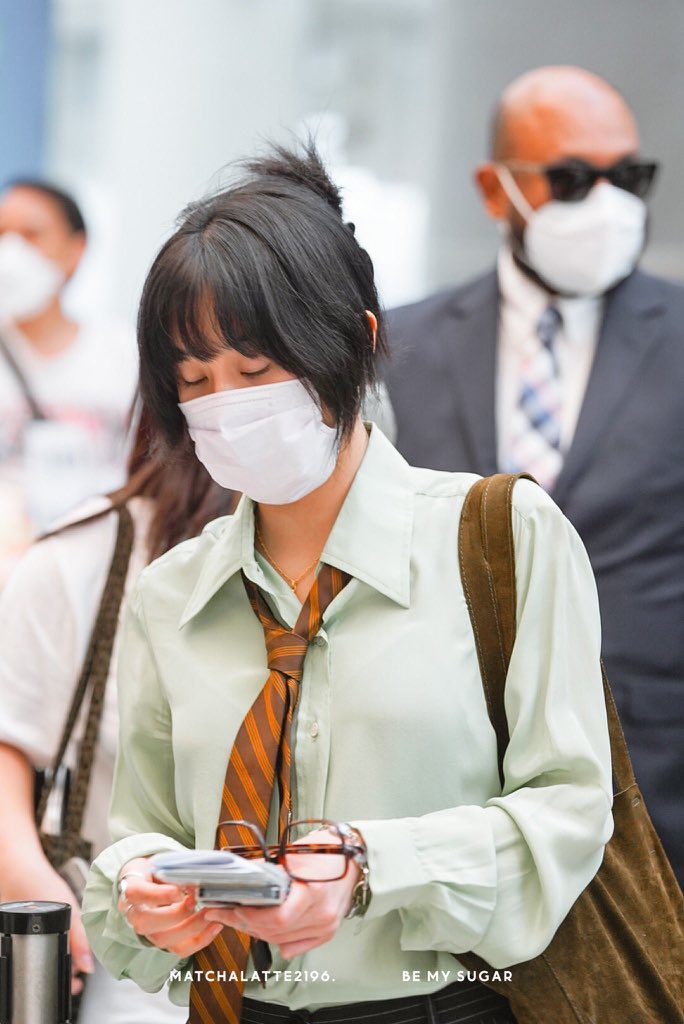 bfchaengjin's tweet image. it’s like chaeyoung WANTS to attract women on purpose, i’m gonna throw the hell up…