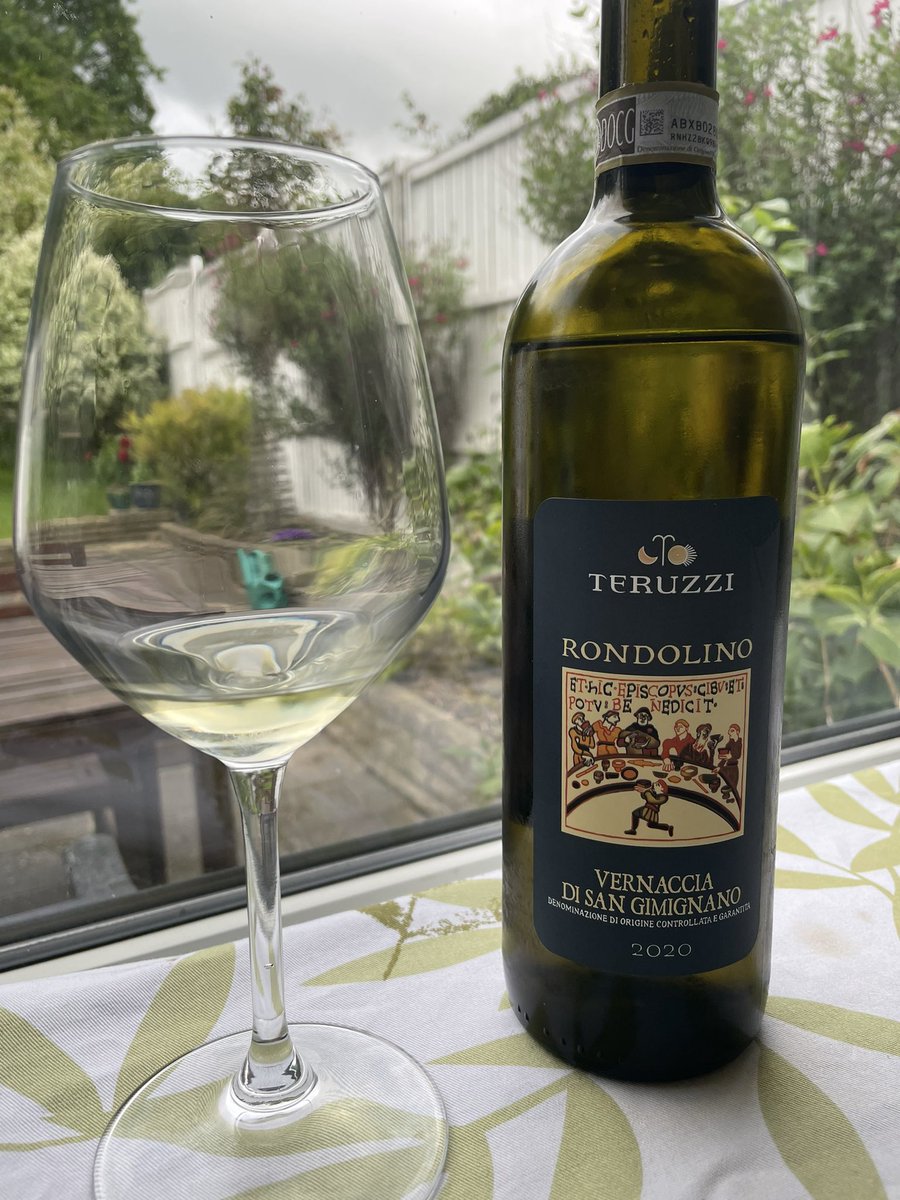 maxgabgut's tweet photo. This Vernaccia de San Gimignano DOCG is not bad #teruzzi Definetely will taste better in the city of Tuscany, which is probably 10 degrees more than London right now #FridayVibes https://t.co/mFyl8AUlMS