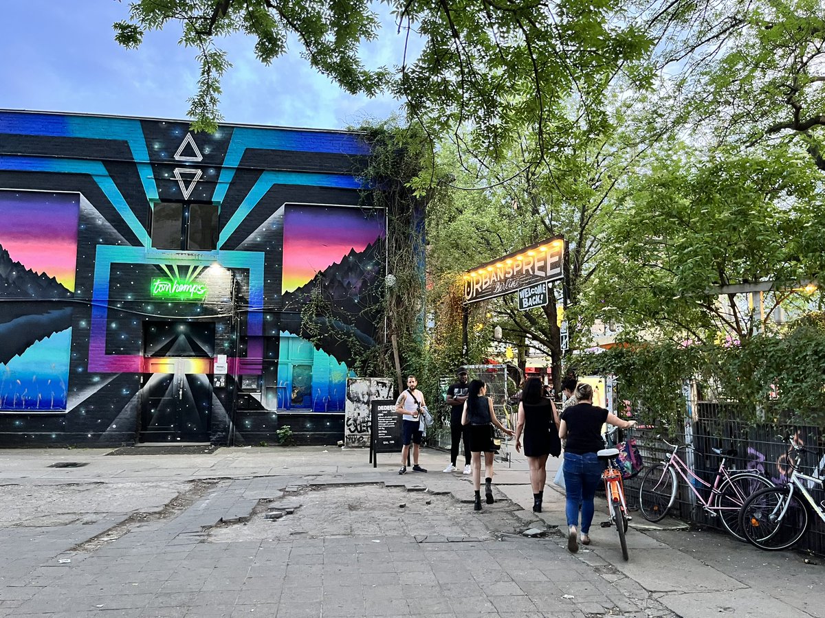 kasnowicka365's tweet photo. Houston, we have a problem. I have *loved* doing public speaking at the #aMSBerlinConf @aOSComm @aMSBerlinConf in the coolest European city - #Berlin. Is this the beginning of something new? 🤔 everyone organising and/or attending the event - thank you! 👊🏻 https://t.co/yg8e9DRVDn
