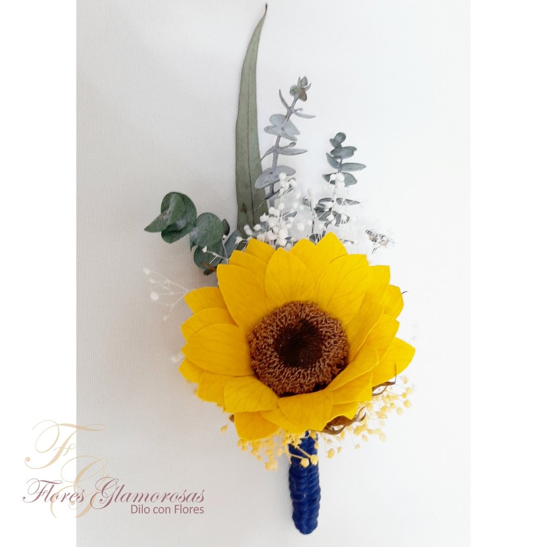 floresglamor's tweet photo. Lindo #boutoniere, con un #girasol y follaje preservado. Para el #novio, papás y #cortedehonor https://t.co/If5oT9lBN0