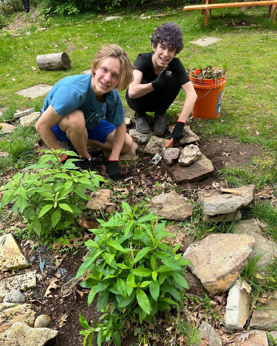 unitycharter's tweet image. .@unitycharter Our middle schoolers were working on the native planting in removal of native plants in the bog! #getoutside #unitywolves @EcoSchoolsUSA @theecoheroes @SJ_Program @NJSBCouncil