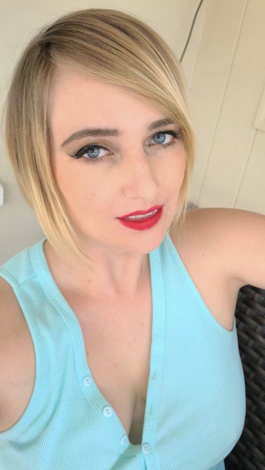 It's my 29th birthday the 26th!! Spoil me for the last bday in my 20s! https://t.co/S7VBhb9JzP https://t