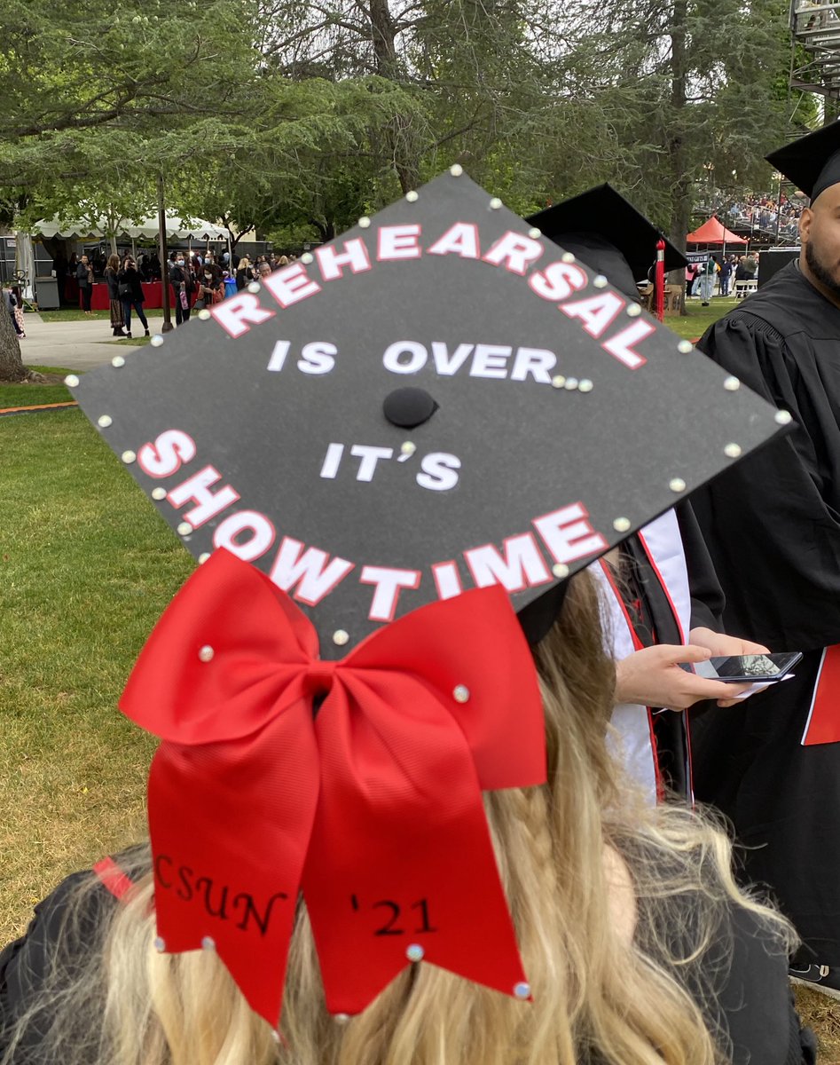 csunorthridge's tweet image. Congrats to the #CSUN graduates who walked this morning from the classes of 2019-21! We will see the other half of previous year’s grads at 1 p.m. for the next ceremony. #csungrad
