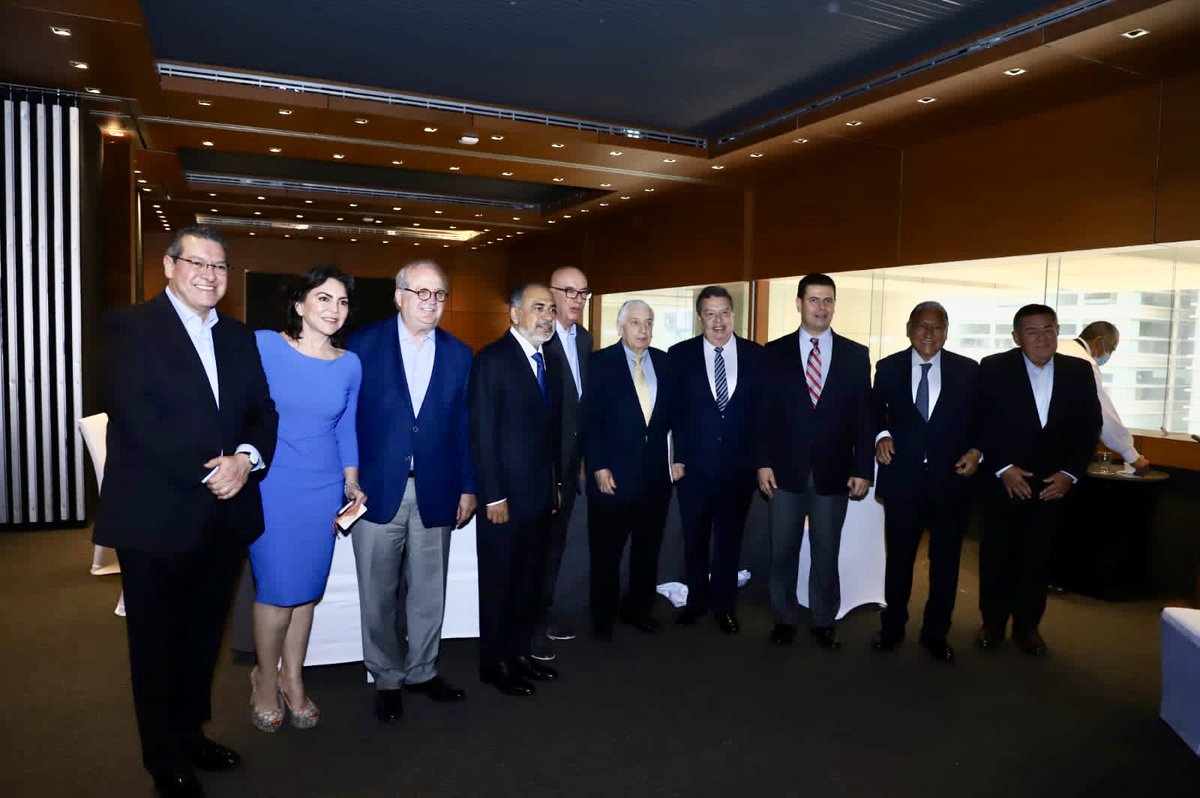 HectorAstudillo's tweet photo. Asistimos a la 3ra reunión del Foro Plural de Ex Gobernadores, en la que tuvimos como invitado especial al senador @DanteDelgado, líder y fundador de @MovCiudadanoMX. Un gusto saludar a mi compañera y compañeros ex mandatarios. https://t.co/exSuxgaaDz