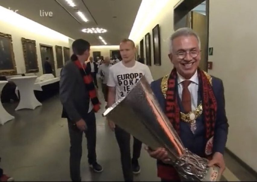 Meine Erfahrung mit dem OB in einem Foto🤣 #MeineStadt #MeinVerein #NichtmeinOB