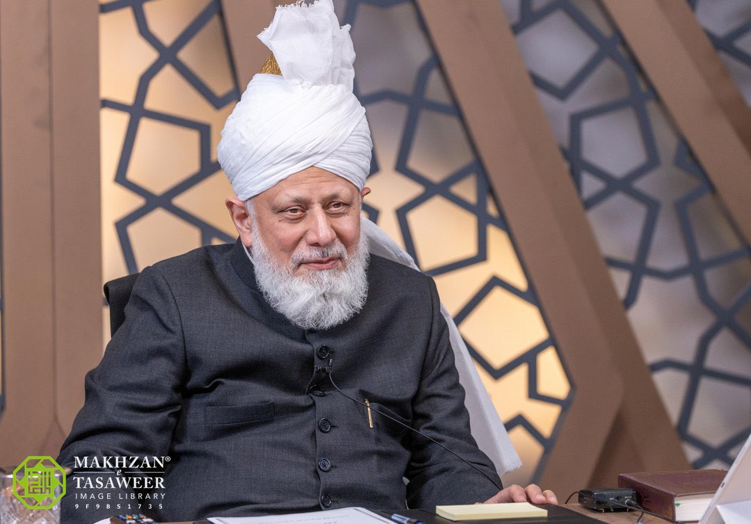 makhzanteam's tweet photo. Hazrat Khalifatul Masih V (aba) grants a virtual meeting to Waqf-e-Nau (Lajna) from the UK
Islamabad, Surrey, UK — 15th May 2022 https://t.co/3G0Iar0tig
