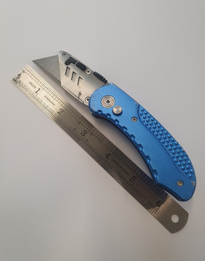 GuardianWMP's tweet photo. Whilst on proactive patrols today, Task Force Officers came across a disorder taking place. Two subjects were arrested on suspicion of Assault and for being in possession of the Bladed Article pictured below. #LifeorKnife #OperationSceptre #SpaceforTwo https://t.co/3s9ohf2KHE